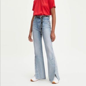 Levi’s Ribcage Split Flare 26